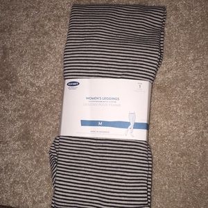 Old Navy Brand New Women’s Size Medium Leggings